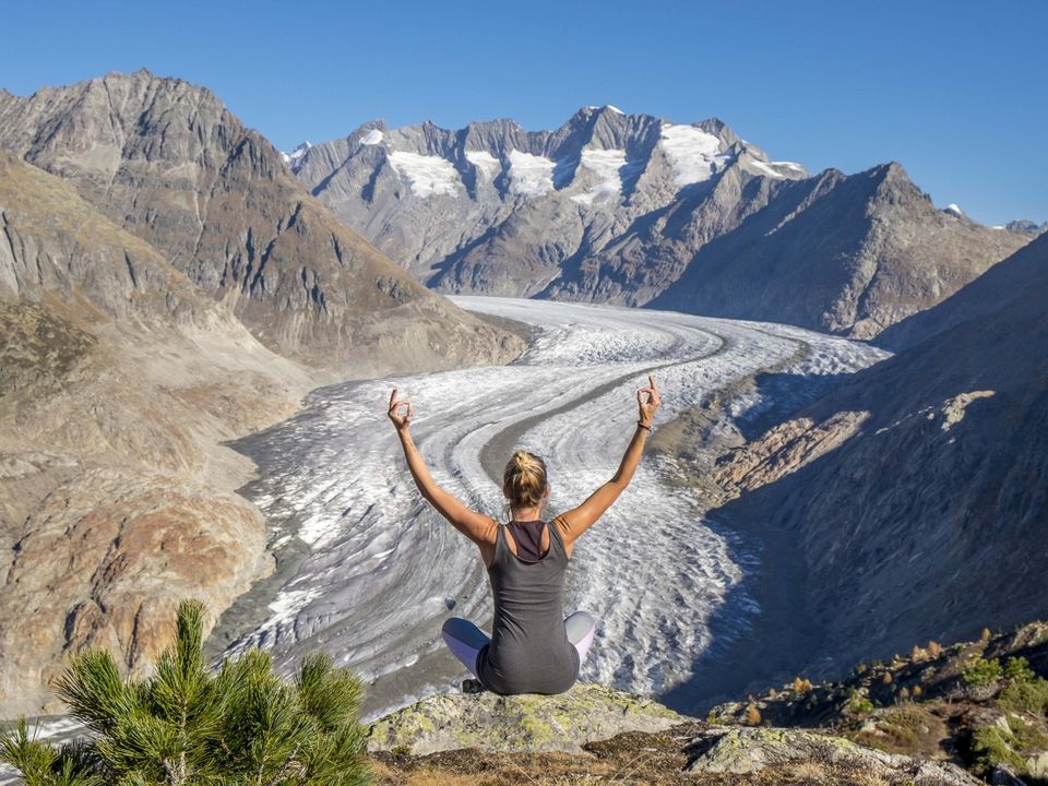 Yoga am Grossen Aletschgletscher